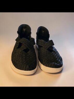 bernie mev. Black Woven Slip-On Sneakers with White Sole